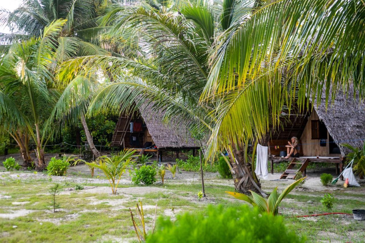 Tailana Island Pulau Banyak Hotel Alaban Exterior photo