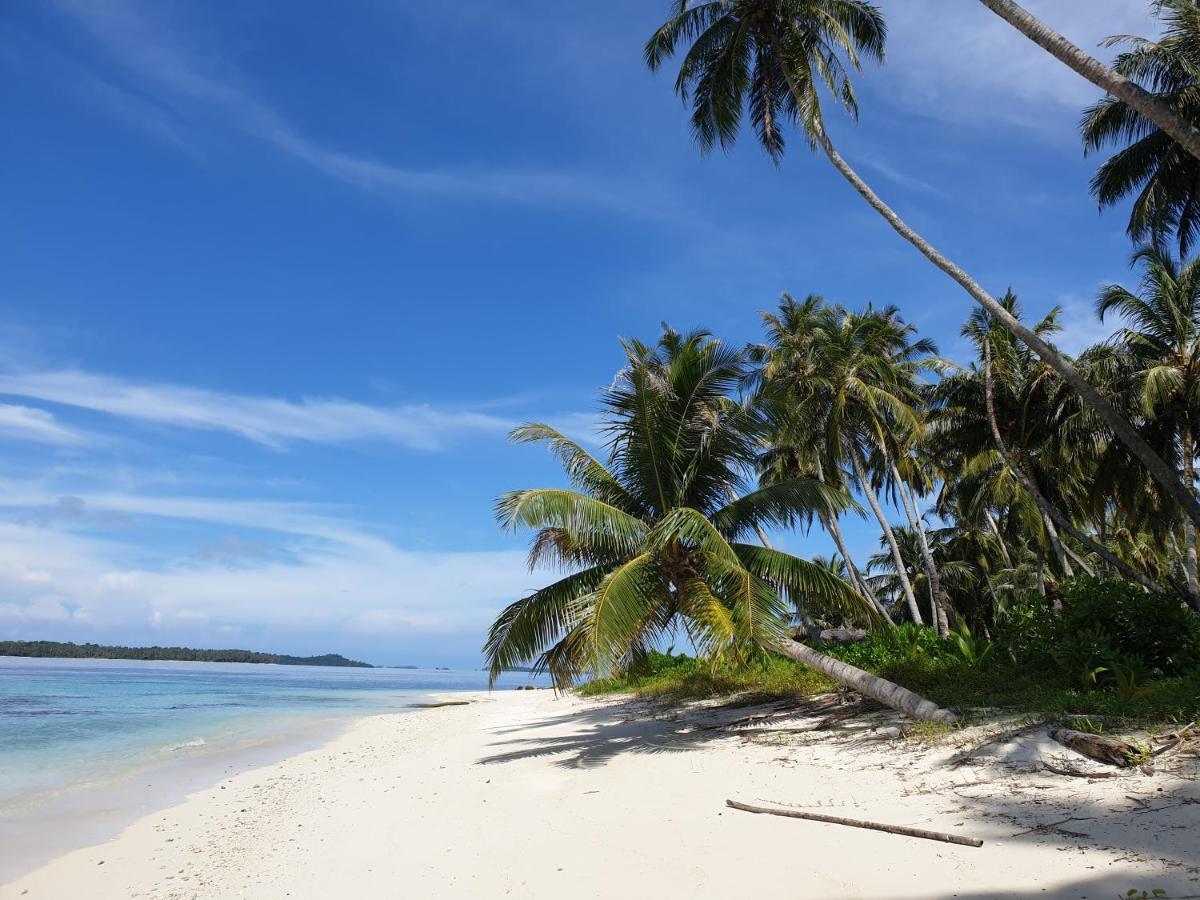 Tailana Island Pulau Banyak Hotel Alaban Exterior photo