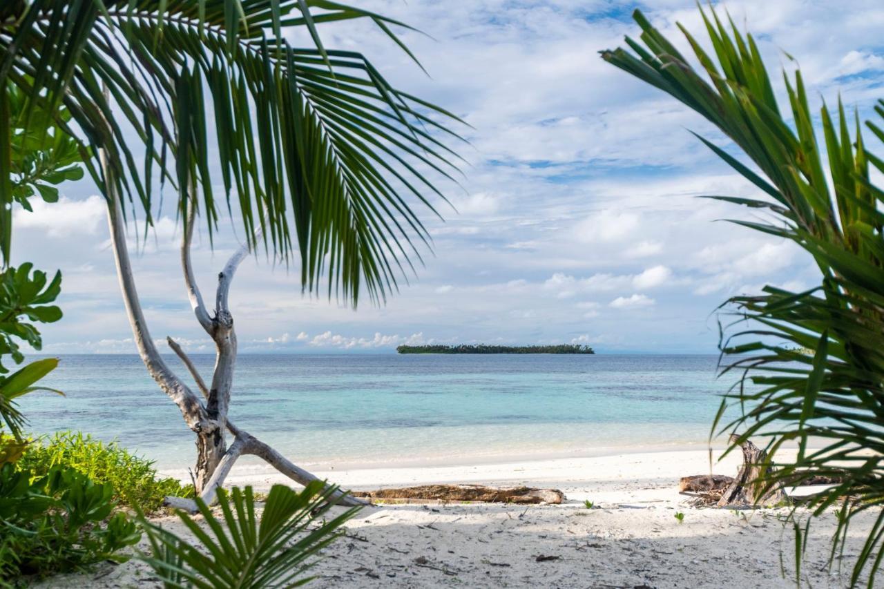 Tailana Island Pulau Banyak Hotel Alaban Exterior photo