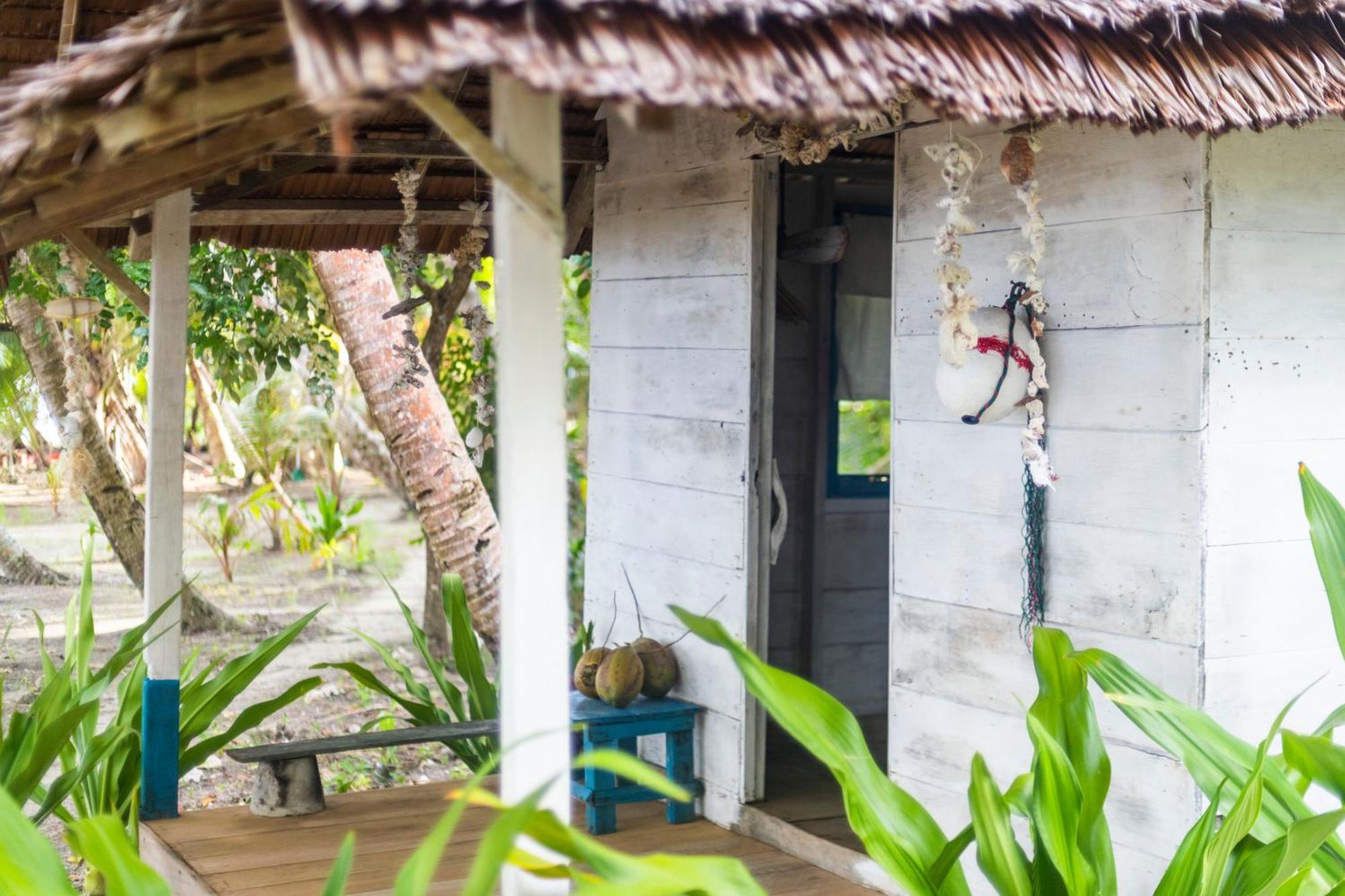 Tailana Island Pulau Banyak Hotel Alaban Exterior photo