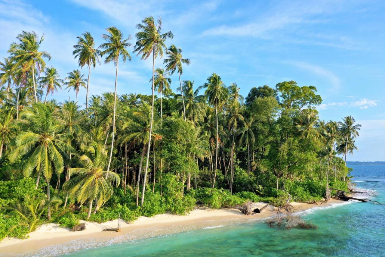 Tailana Island Pulau Banyak Hotel Alaban Exterior photo