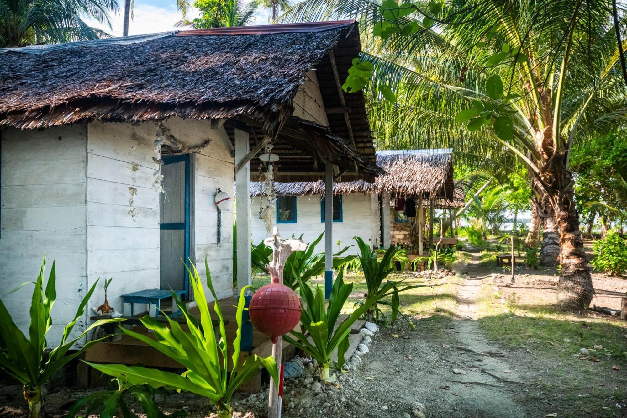 Tailana Island Pulau Banyak Hotel Alaban Exterior photo